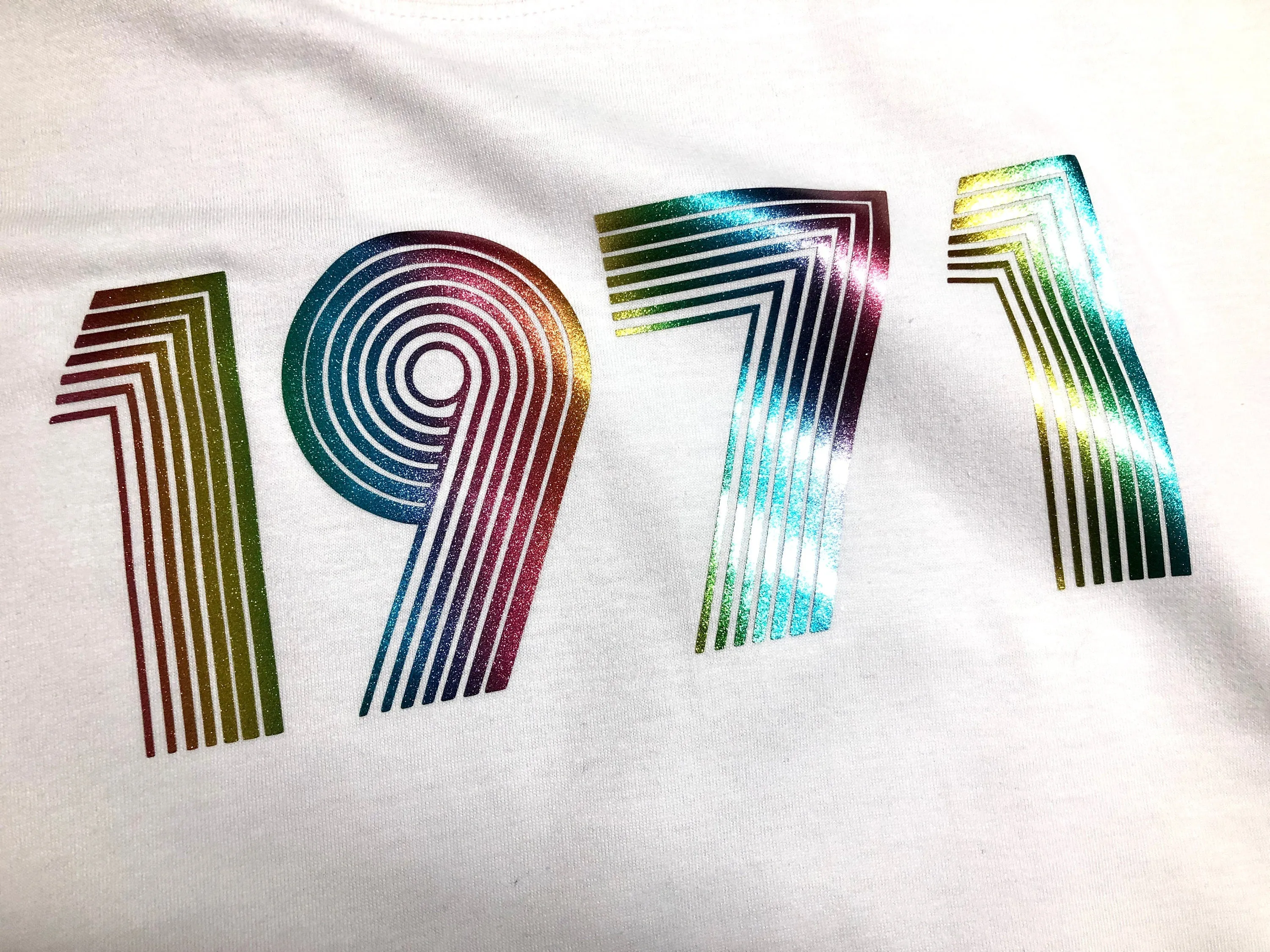 1971 T Shirt Funky Effect Vinyl HTV Rainbow Glitter, 51st Birthday Gift T-Shirt in Retro & Vintage 70s style Unisex Tee Shirt Top